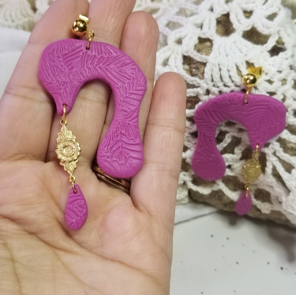 Handcrafted polymer clay earrings - Picture 1 of 2